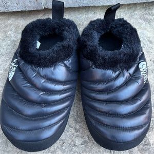 The North Face Women’s Puffy Slipper Shoes Sz S